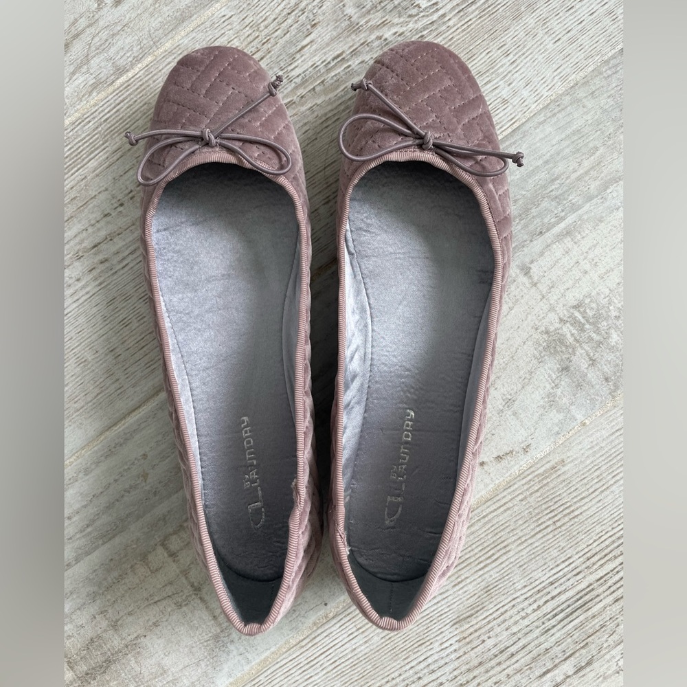 Never worn pink/purple soft quilted flats